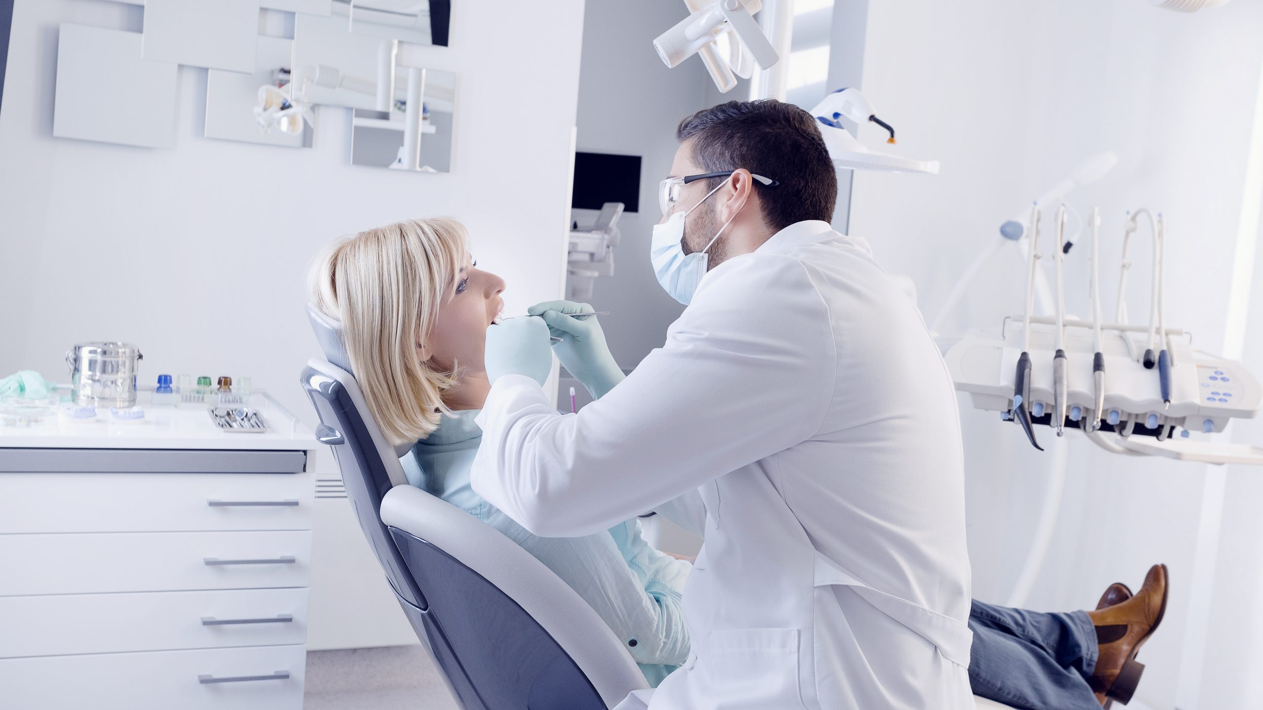 Dentist in Canoga Park, CA